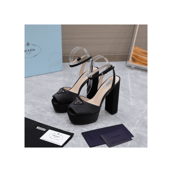 PRADA SIZE 8